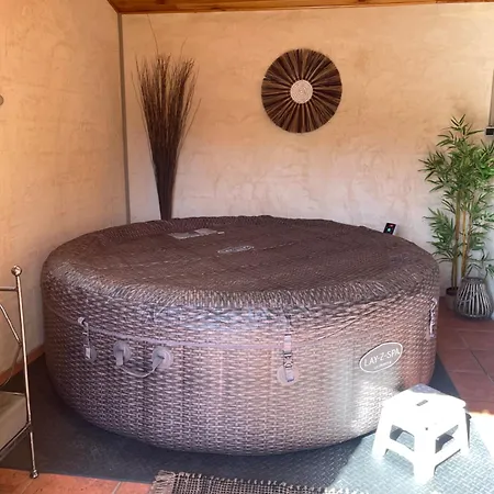 La Chambre Haute Et Son Spa Nîmes Exterior foto